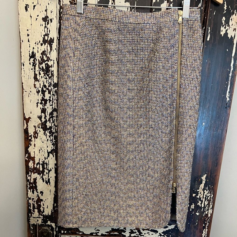 Gorgeous NWOT J. Crew Metallic tweed zipper pencil skirt. Size 4.